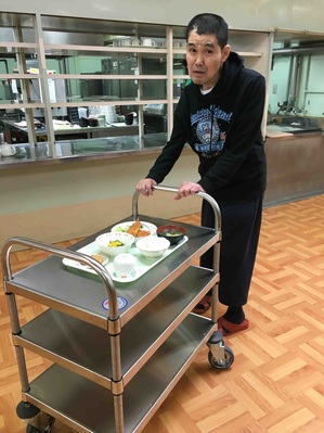 食事配膳用カート２