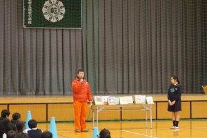 福祉図書贈呈式（城乾小）